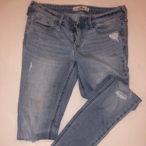 Hollister Woman Distressed Jeans sIze 26